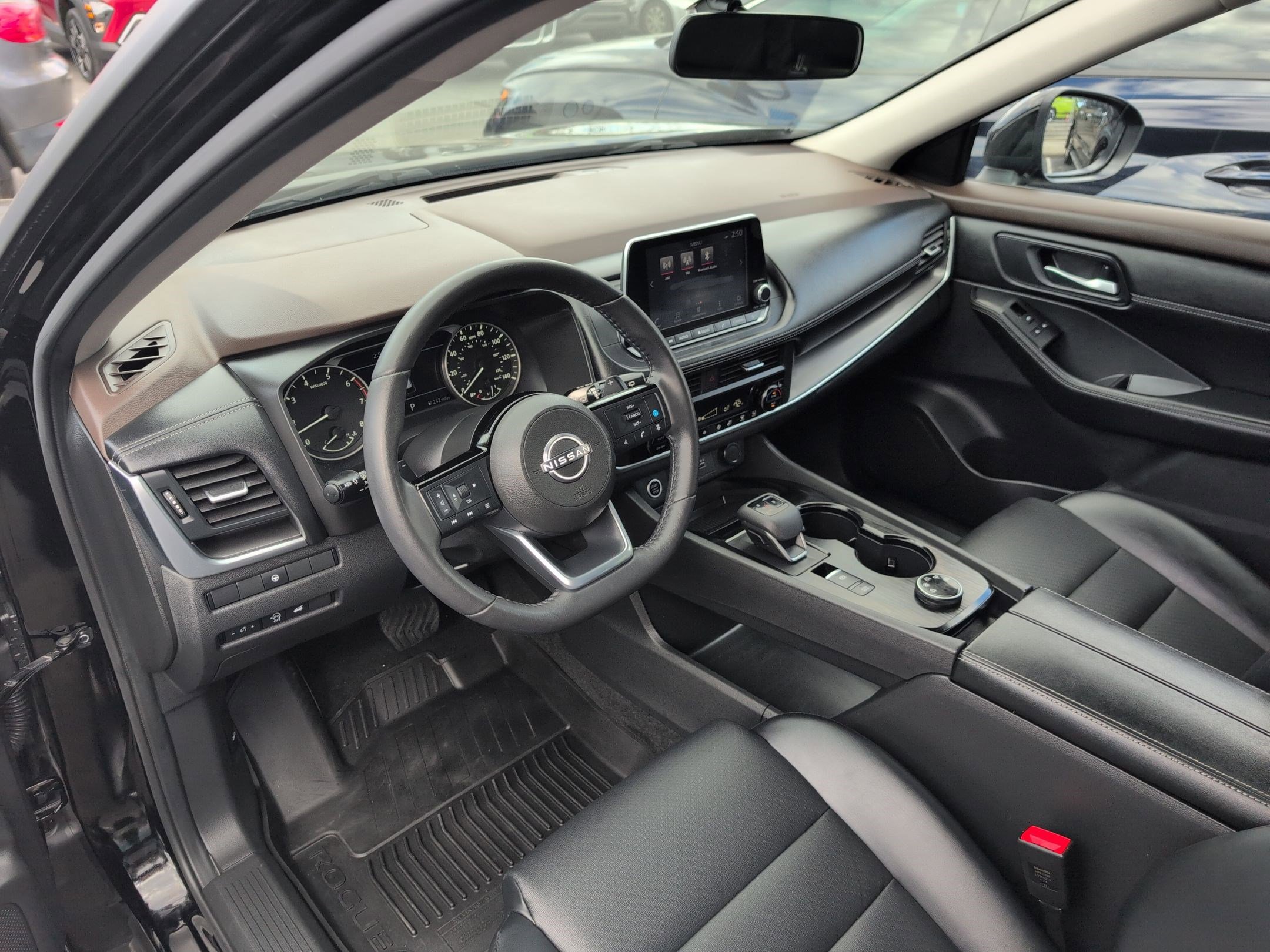 Used 2023 Nissan Rogue SV w/ SV Premium B Package image 16