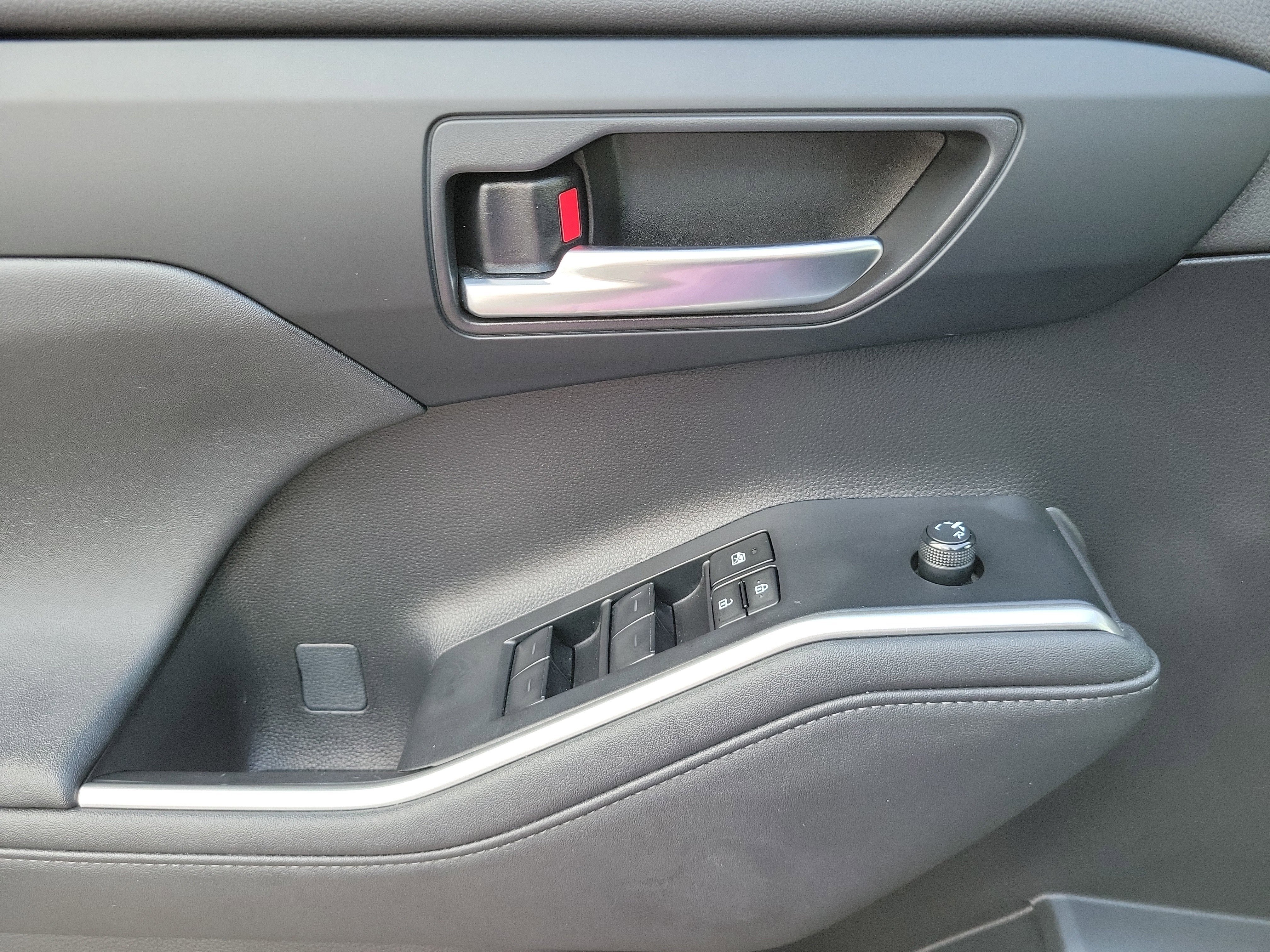 Used 2023 Toyota Highlander XLE image 18