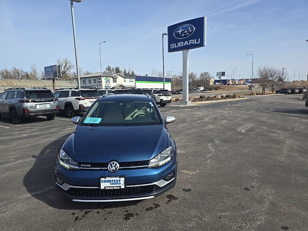 Used 2019 Volkswagen Golf Alltrack S image 3