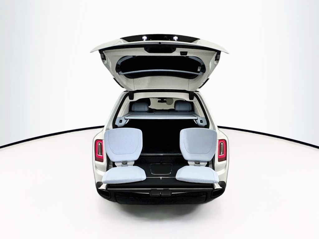 Used 2023 Rolls-Royce Cullinan Black Badge w/ Driver's Package AWD/4WD image 25