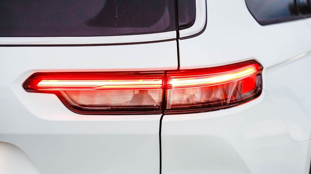 New 2025 Jeep Grand Cherokee L Laredo w/ Luxury Tech Group I image 10