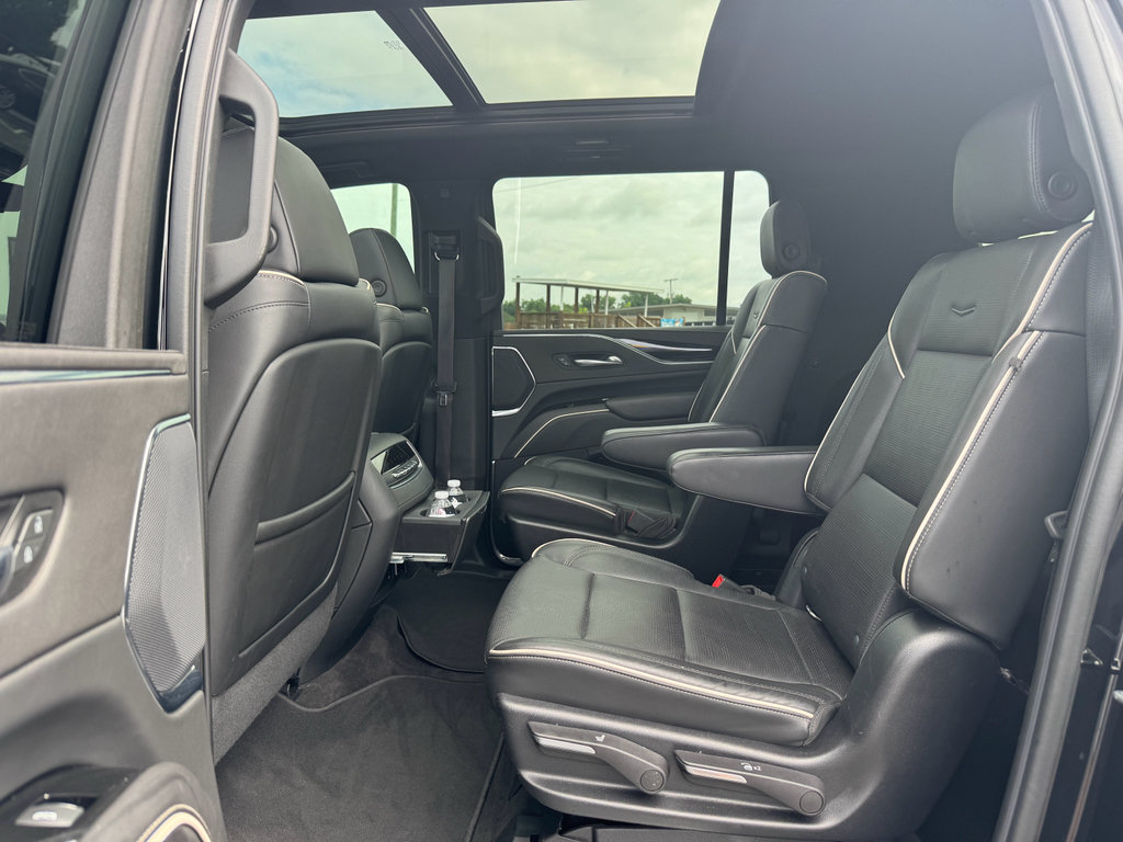 Used 2022 Cadillac Escalade ESV Sport AWD/4WD image 14