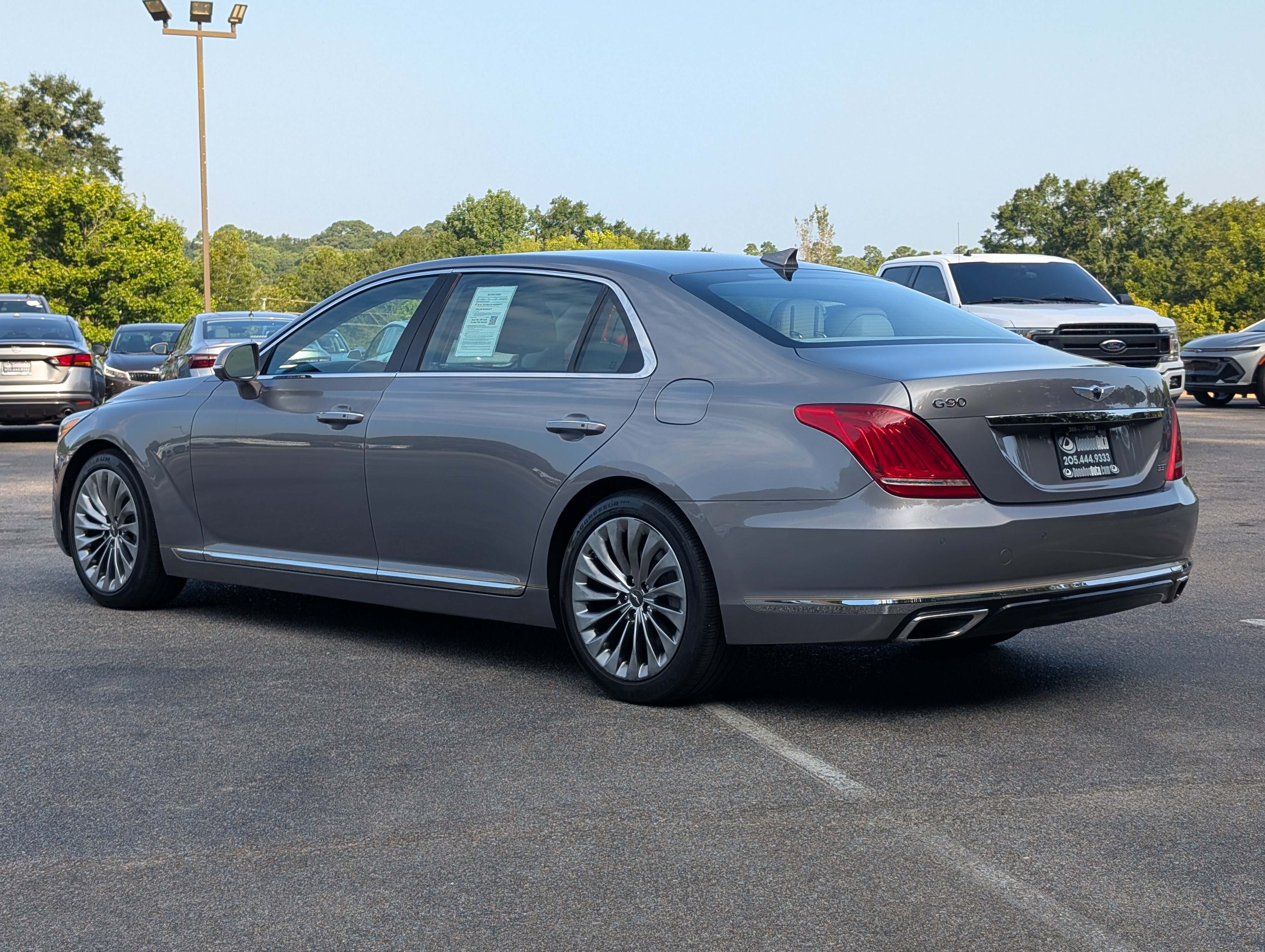 Used 2018 Genesis G90 3.3T Premium RWD image 7