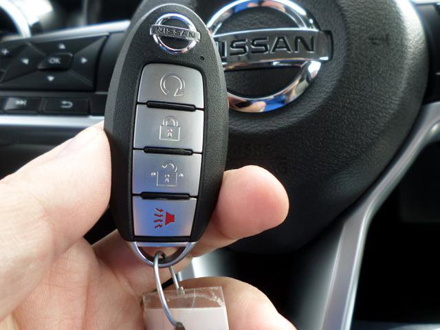 Used 2021 Nissan Kicks SR image 17