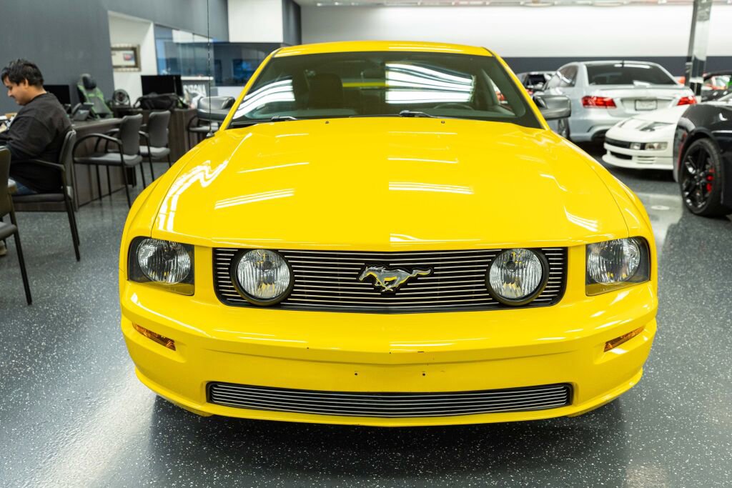Used 2005 Ford Mustang GT Premium image 2