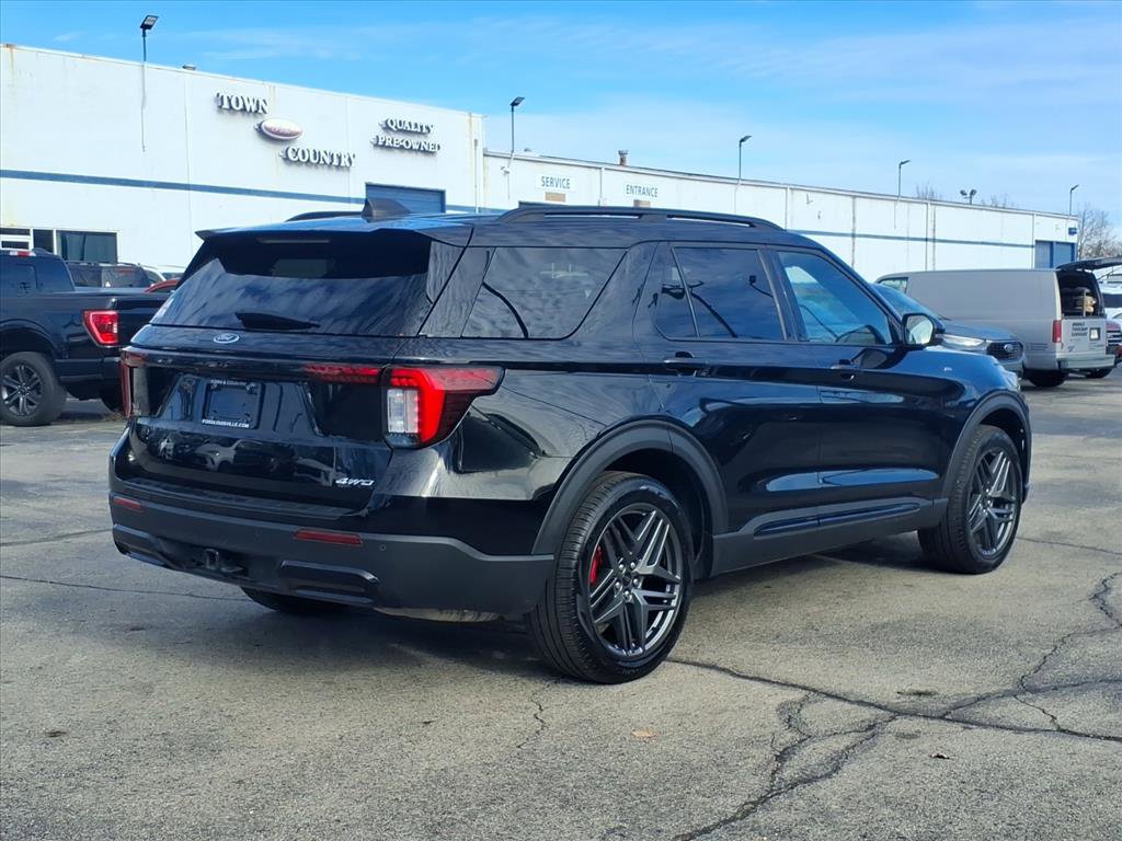 Used 2025 Ford Explorer ST-Line w/ ST-Line Street Pack image 3