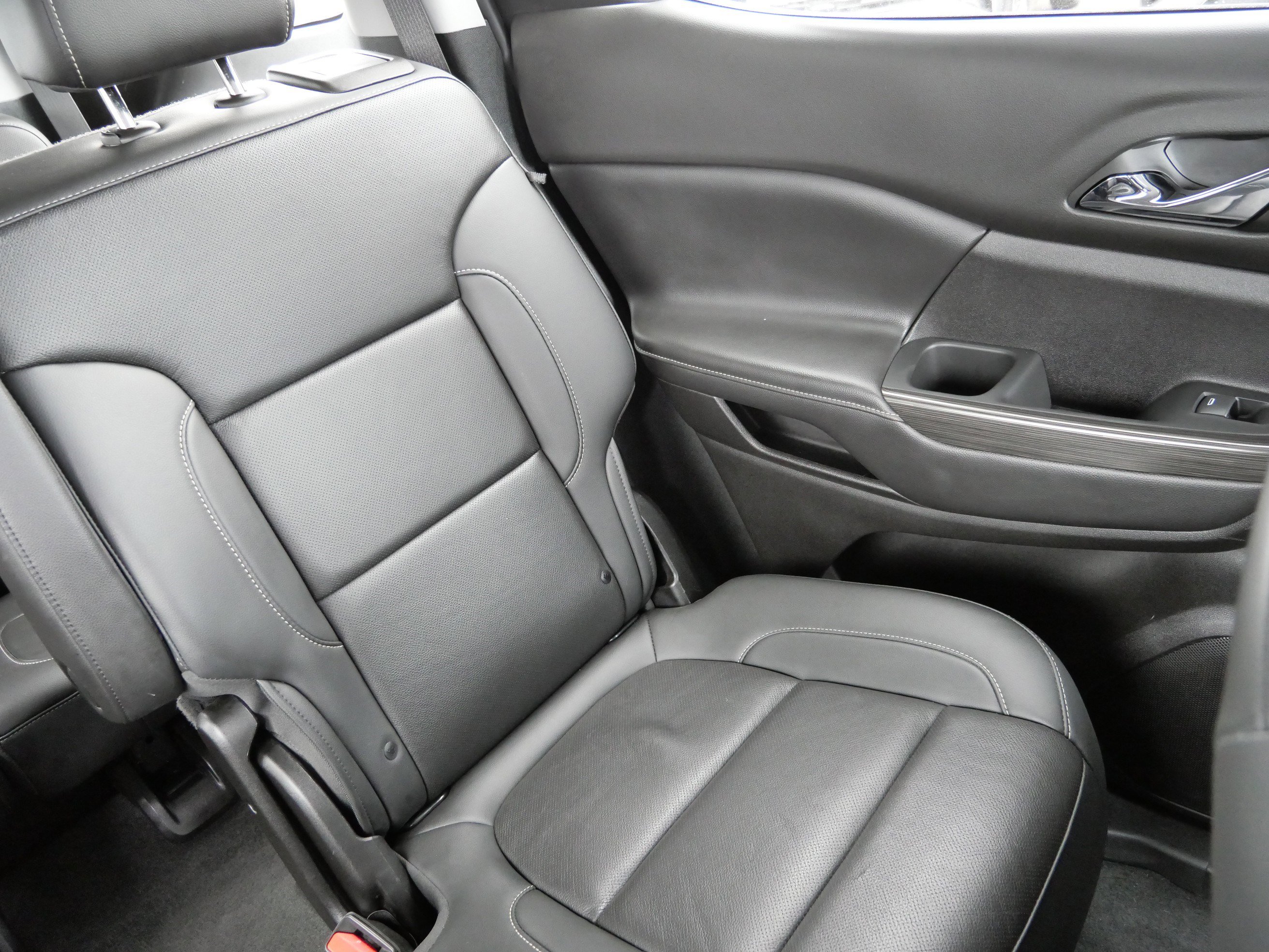 Used 2022 GMC Acadia SLT w/ Elevation Edition image 14