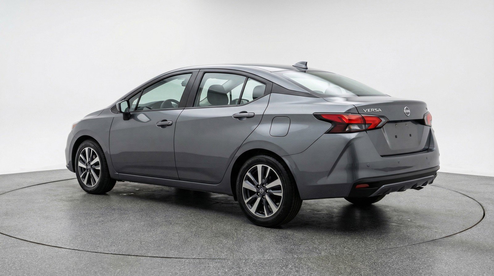 Used 2025 Nissan Versa SV image 6