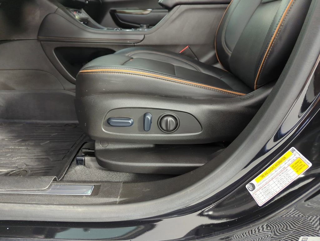 Used 2023 GMC Acadia AT4 w/ Technology Package image 13