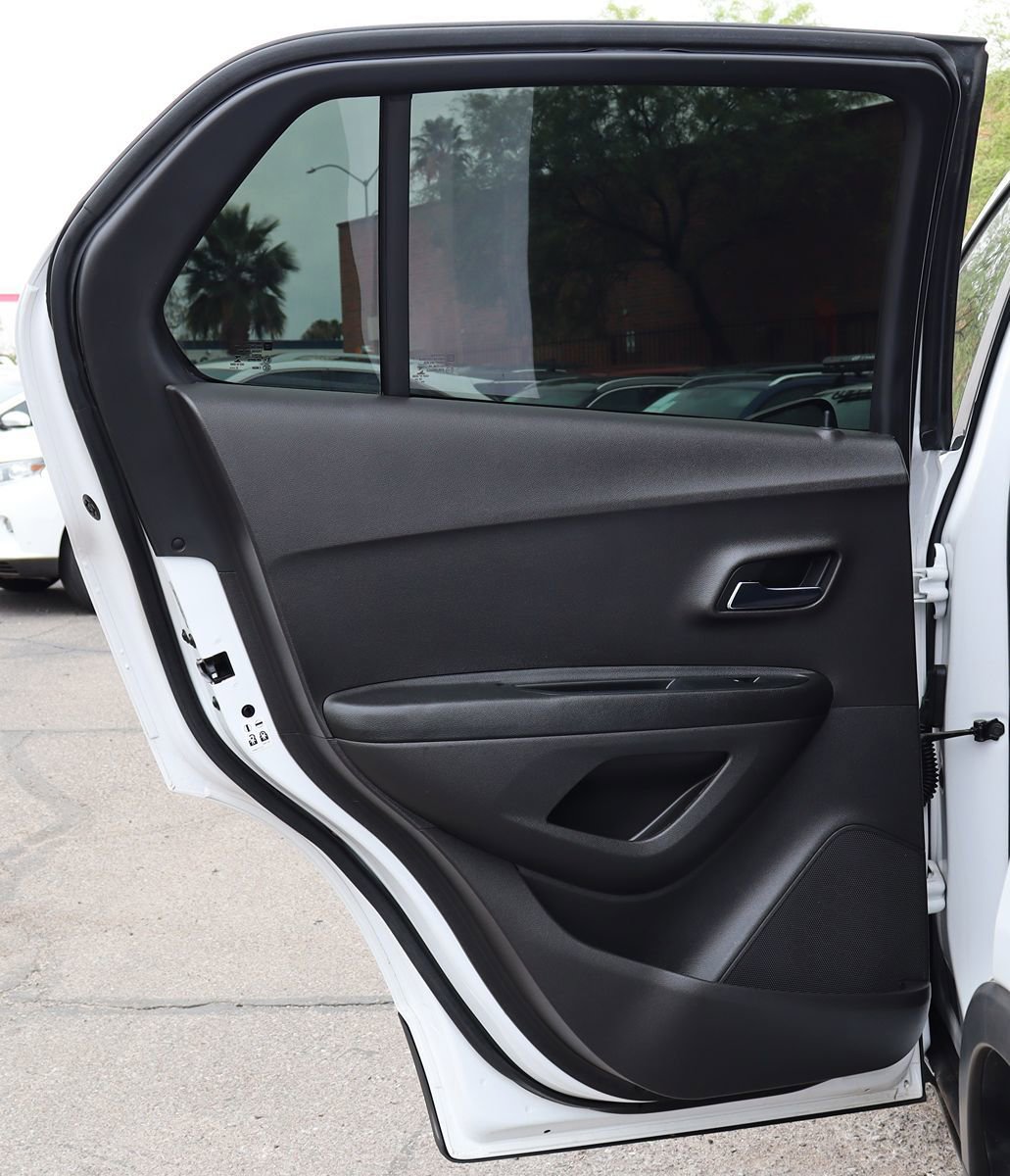 Used 2018 Chevrolet Trax LS w/ LPO, Cargo Package FWD image 29