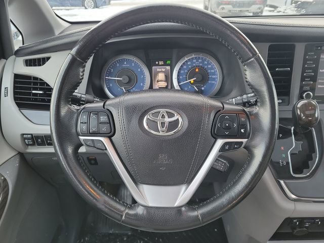 Used 2018 Toyota Sienna XLE image 25