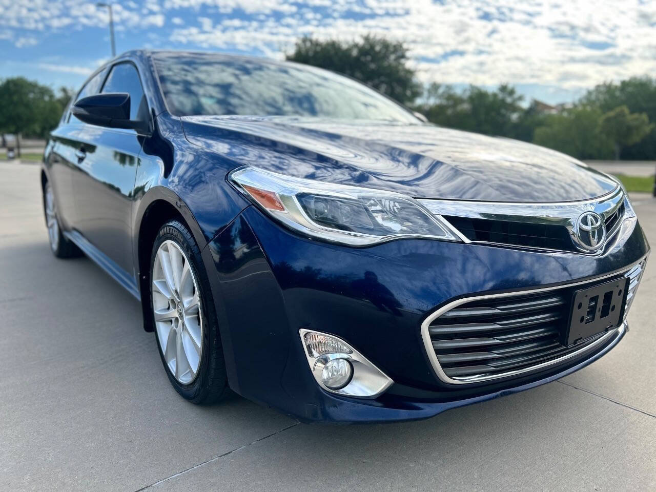 Used 2013 Toyota Avalon XLE Touring FWD image 4