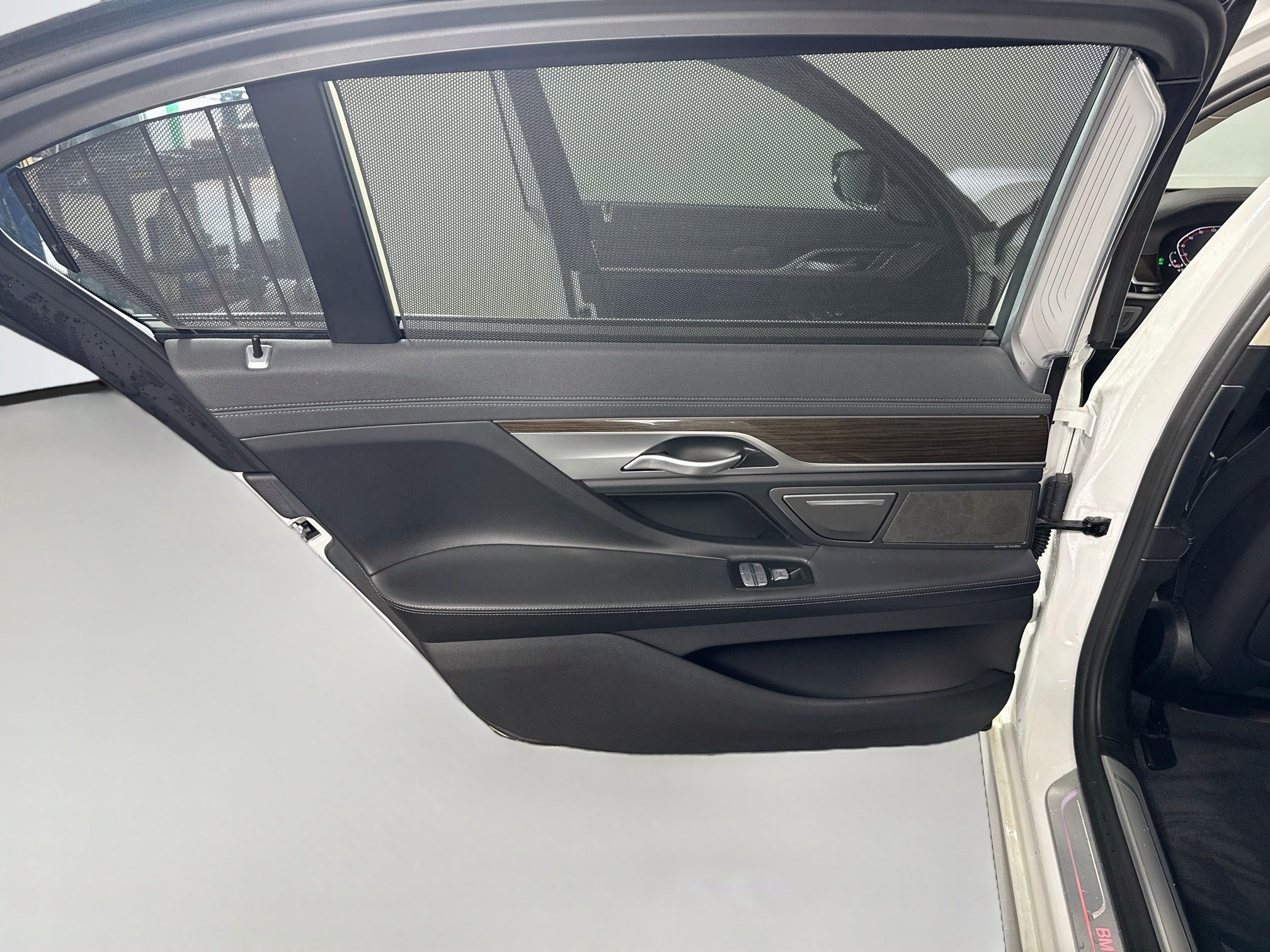Used 2020 BMW 740i RWD image 26