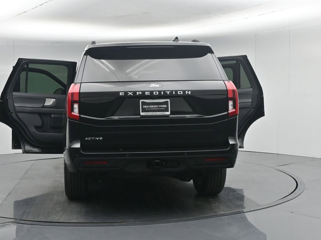 Certified 2025 Ford Expedition Active RWD image 39