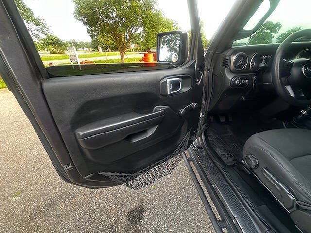 Used 2018 Jeep Wrangler Unlimited Sport AWD/4WD image 6