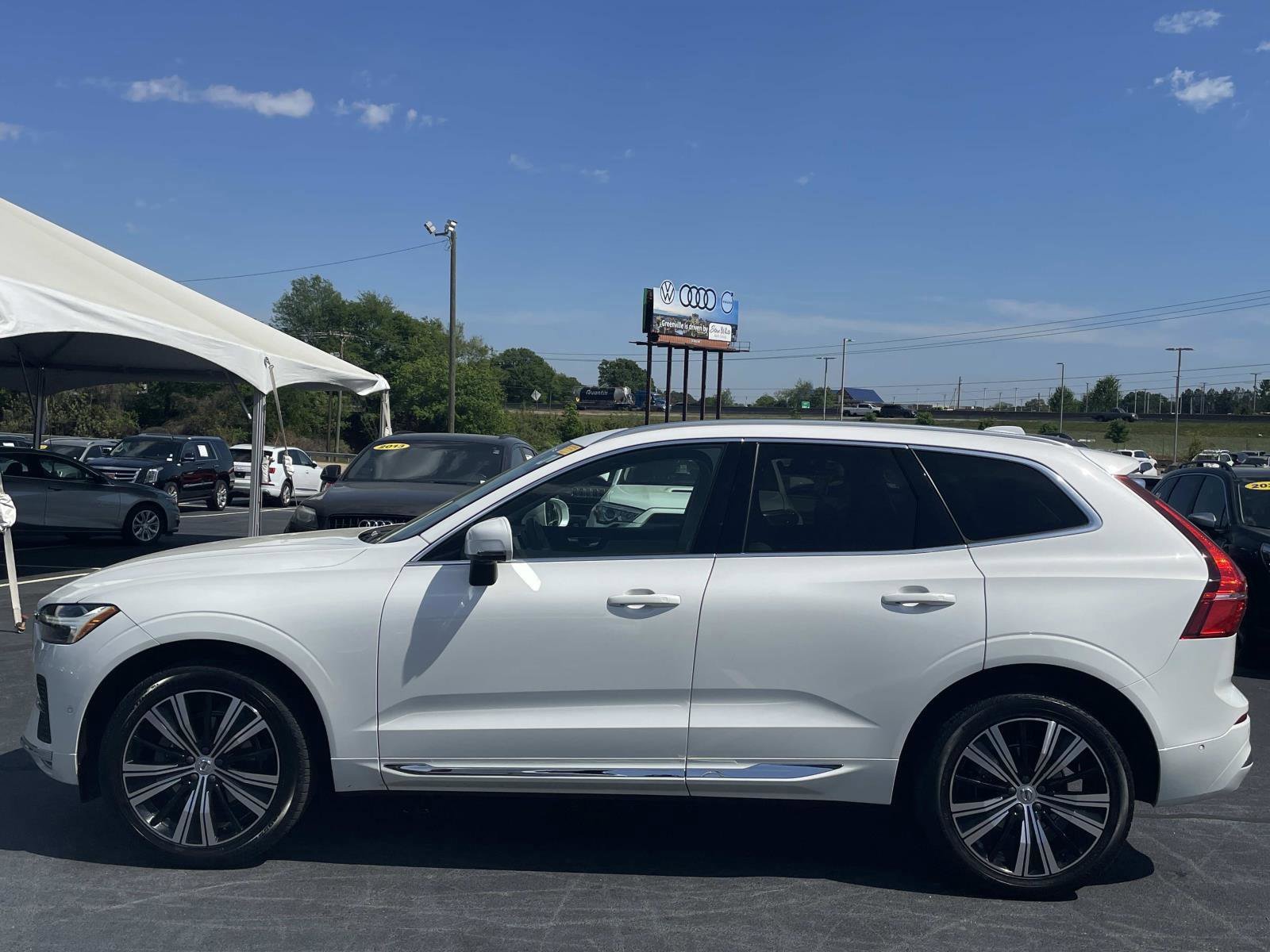 Used 2023 Volvo XC60 B5 Plus w/ Climate Package AWD/4WD image 4