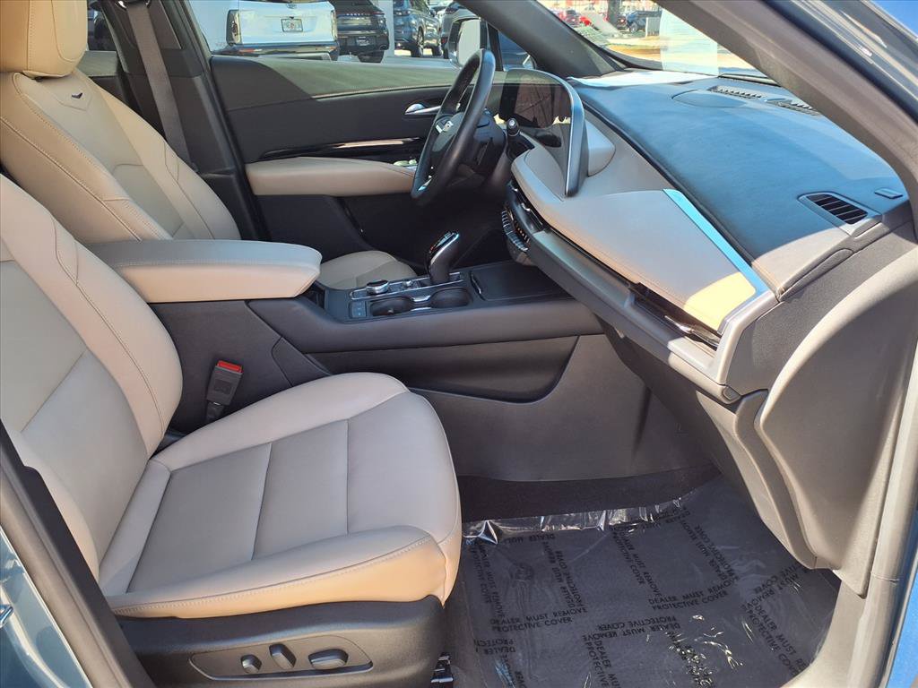 Certified 2024 Cadillac XT4 Luxury FWD image 9