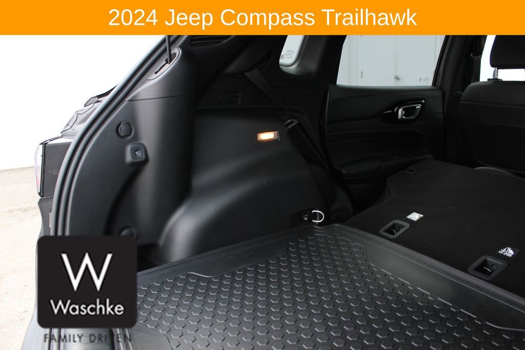 Used 2024 Jeep Compass Trailhawk w/ Trailhawk Elite Group AWD/4WD image 19