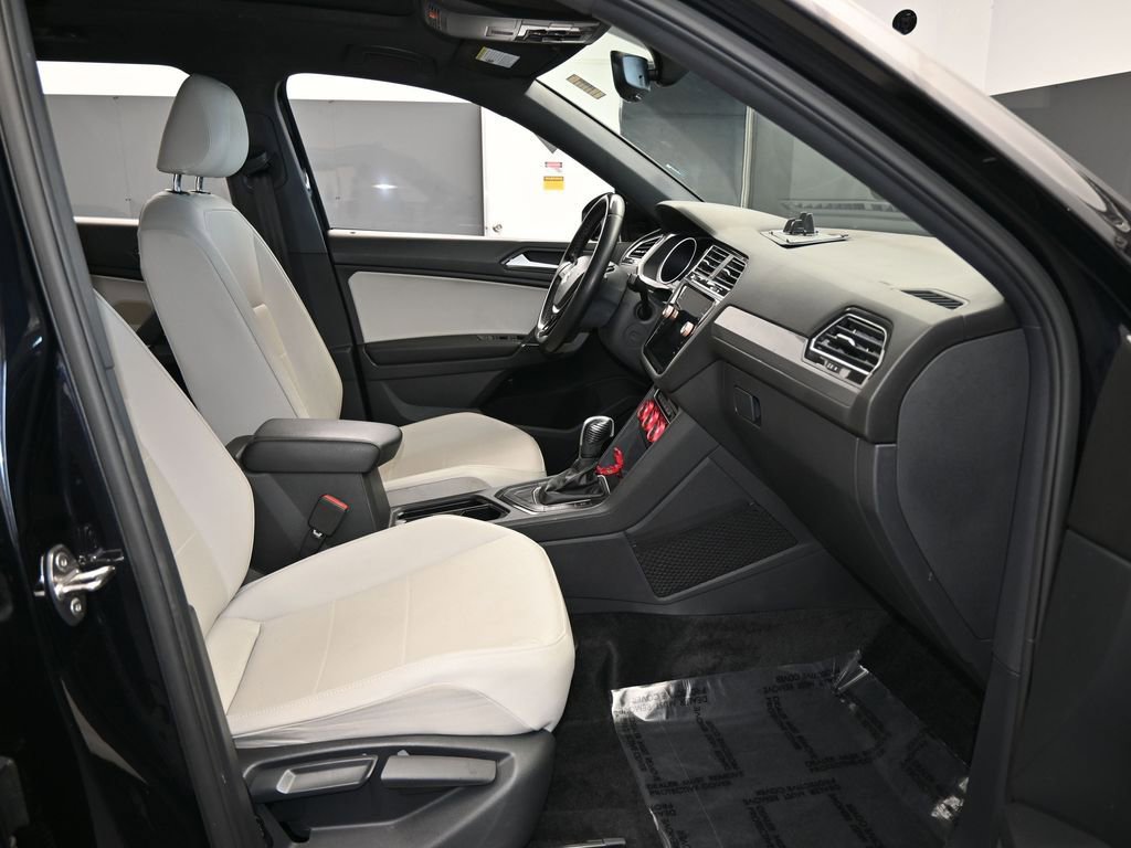 Used 2020 Volkswagen Tiguan SE R-Line image 50