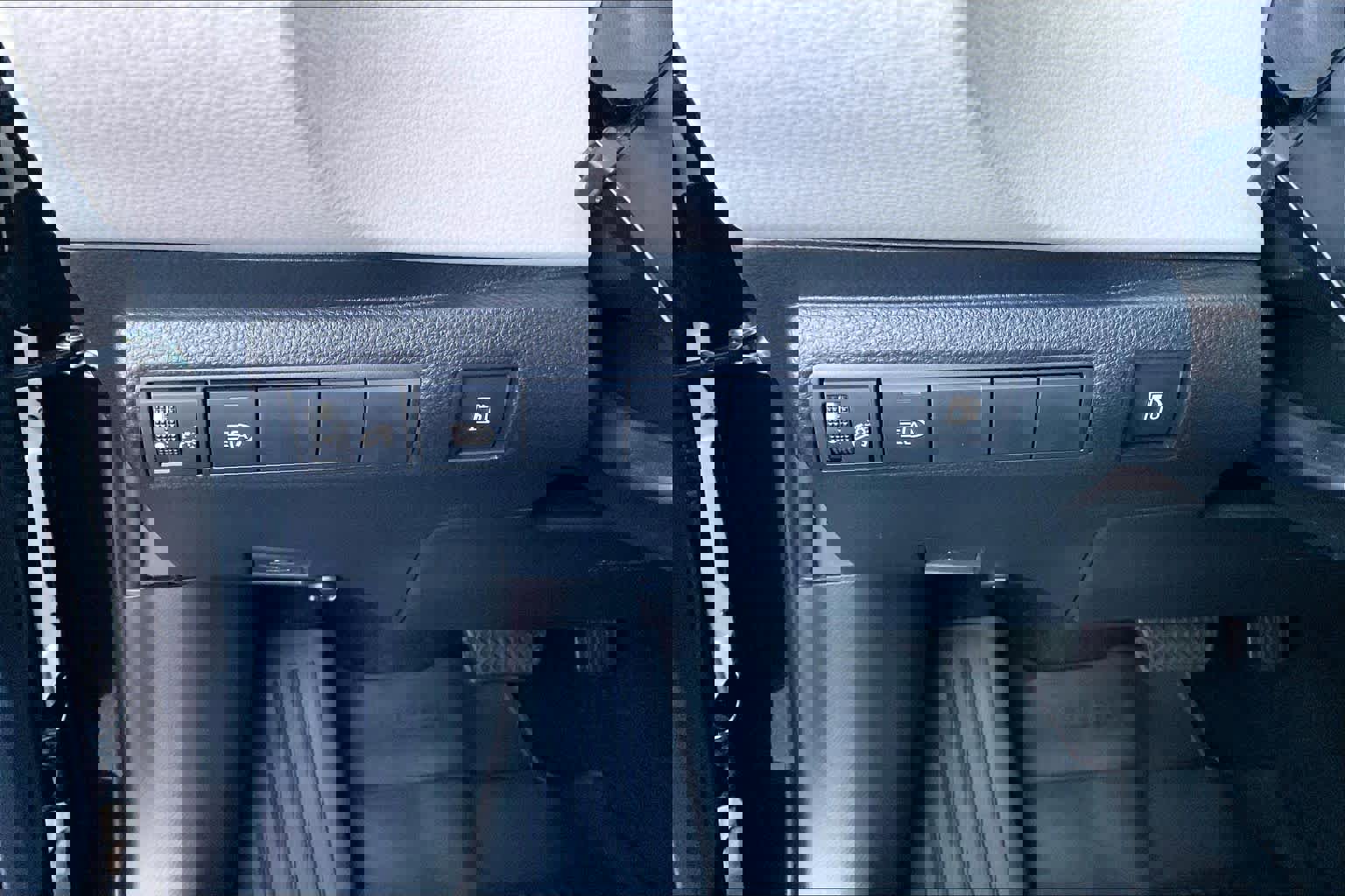 Certified 2025 Toyota Corolla LE image 31