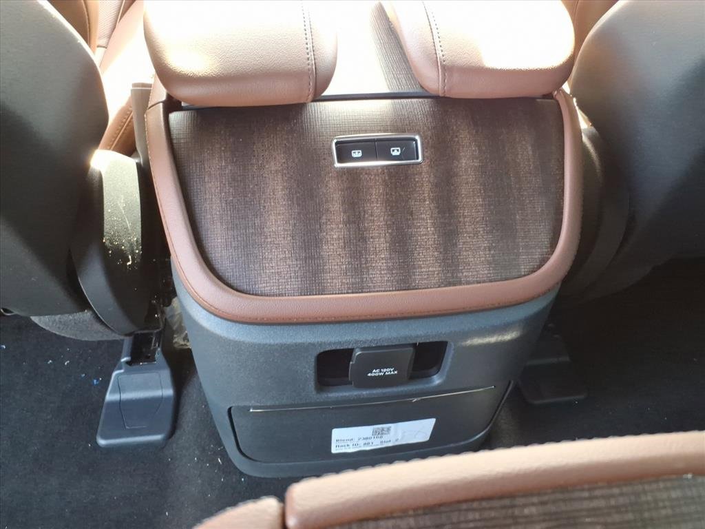 New 2025 Lincoln Navigator Reserve image 12