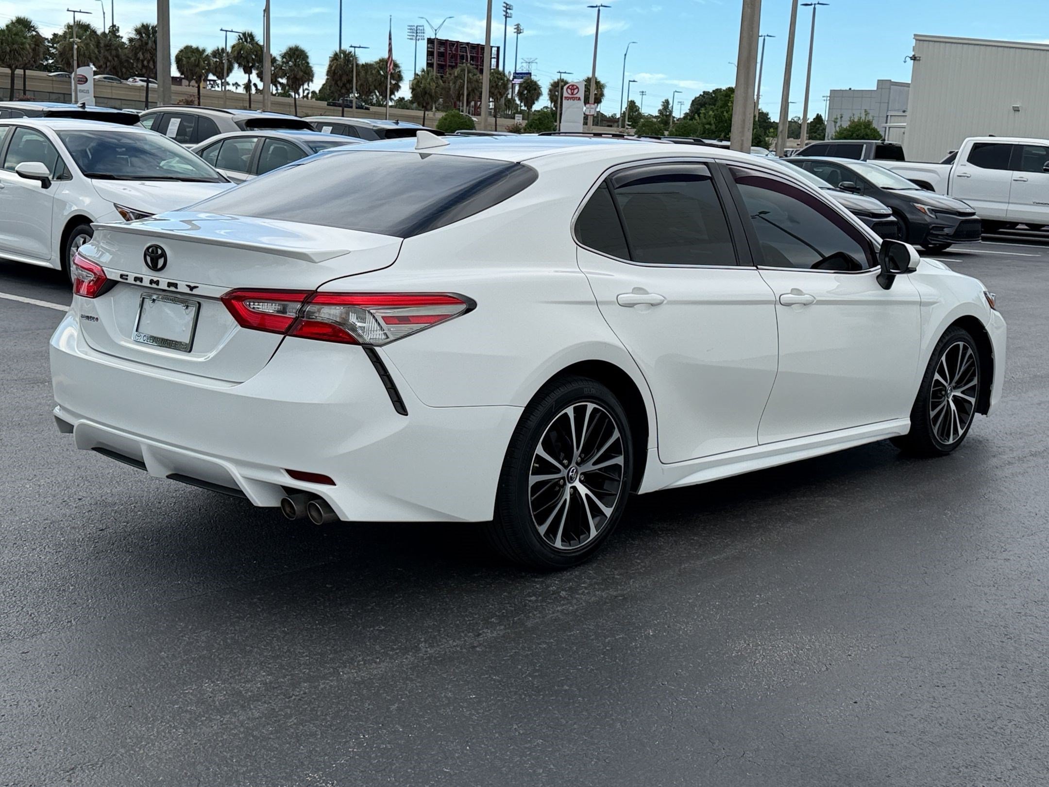 Used 2019 Toyota Camry SE FWD image 9