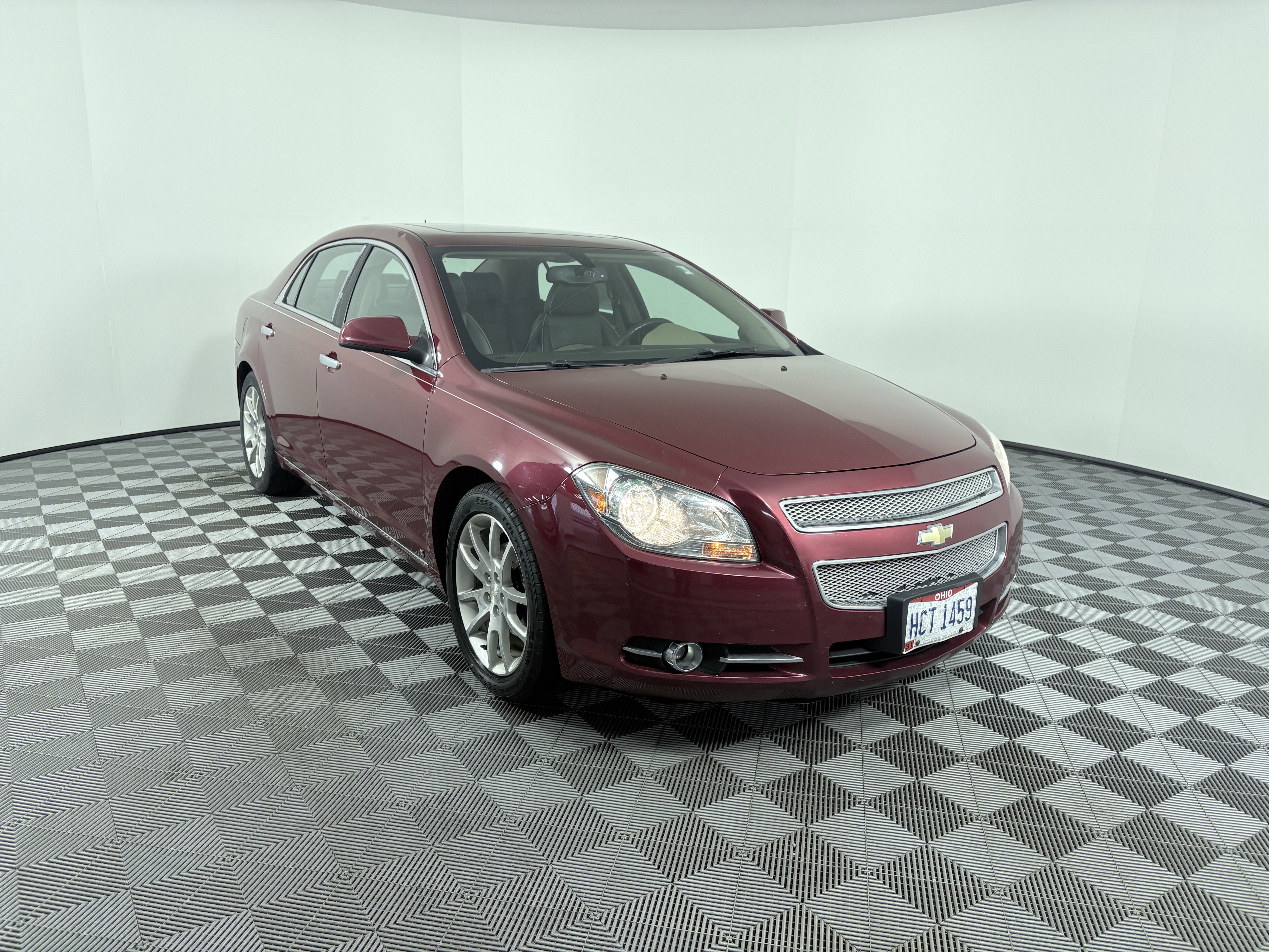 Used 2009 Chevrolet Malibu LTZ w/ Rear Power Package image 8