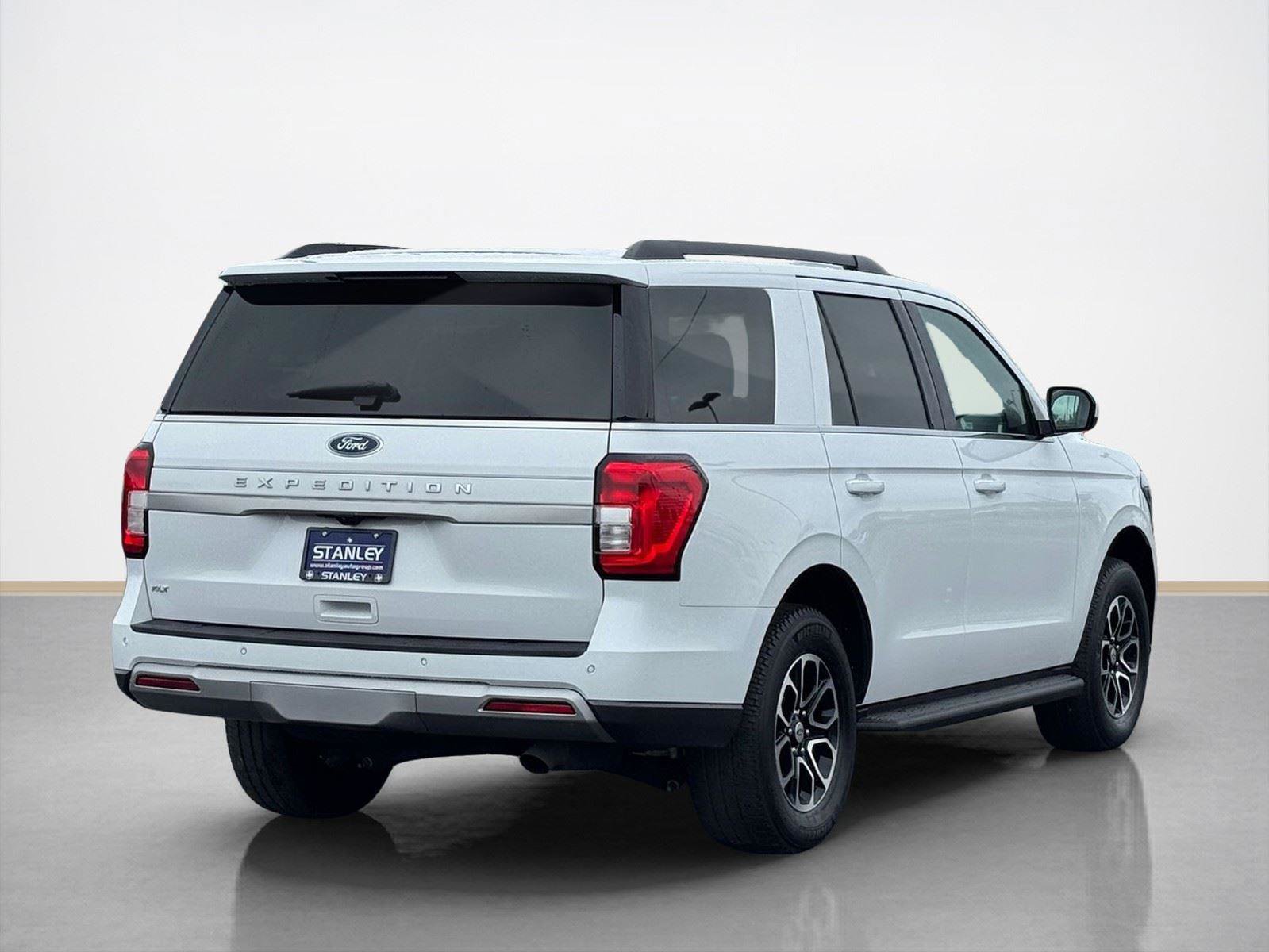 Used 2024 Ford Expedition XLT AWD/4WD image 8