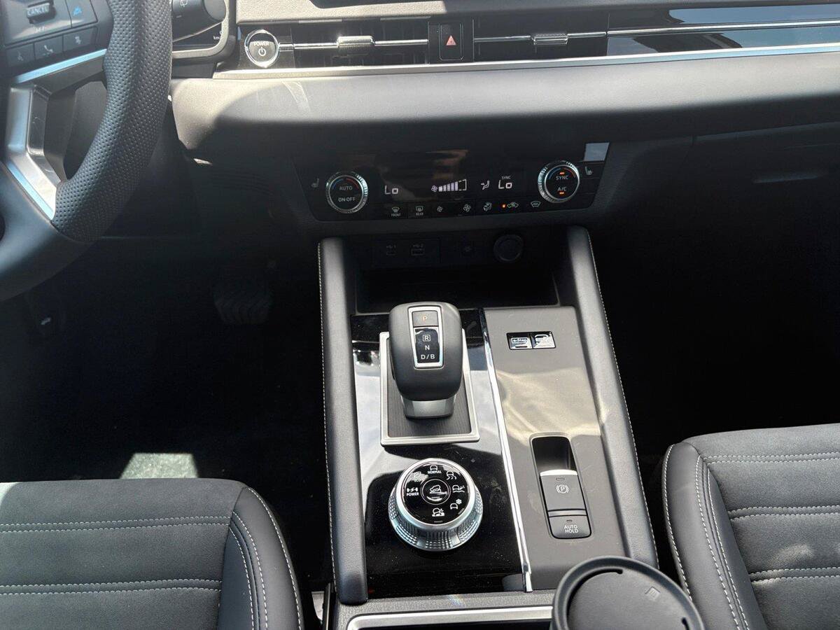 New 2026 Nissan Rogue SL AWD/4WD image 11