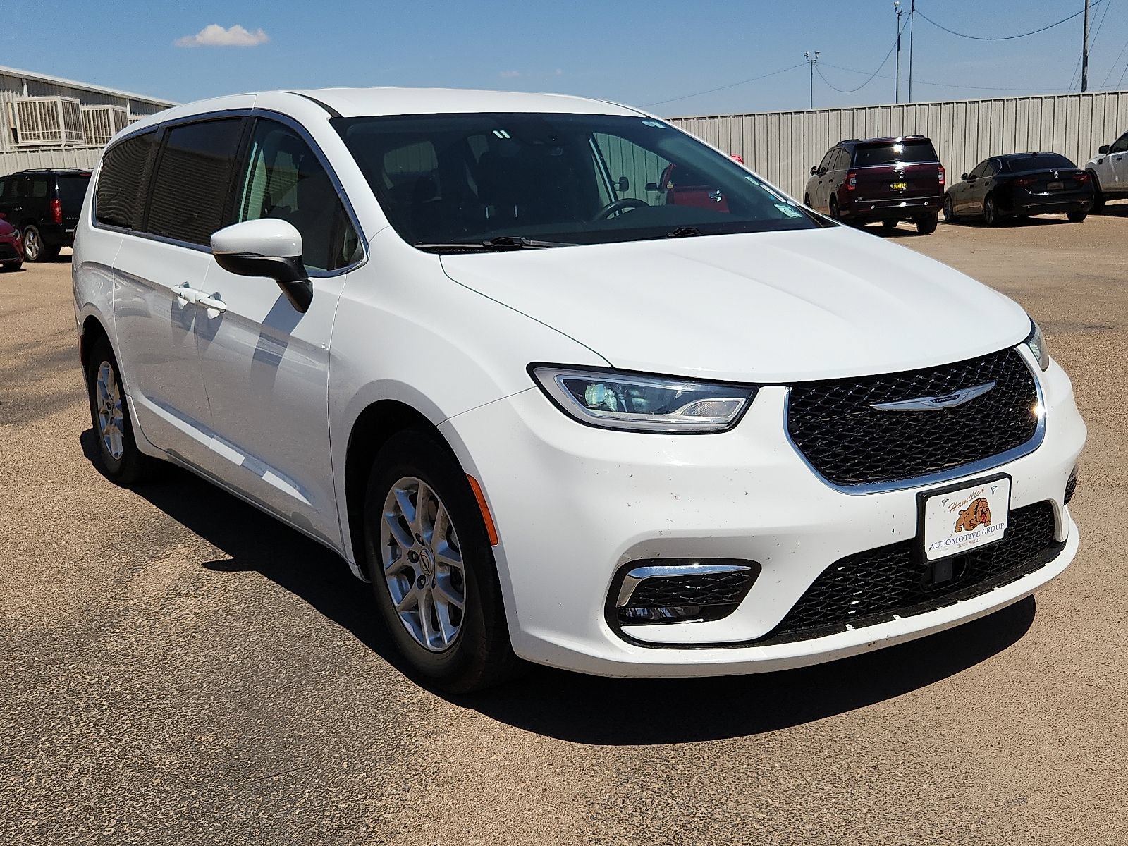 Used 2023 Chrysler Pacifica Touring-L FWD image 5