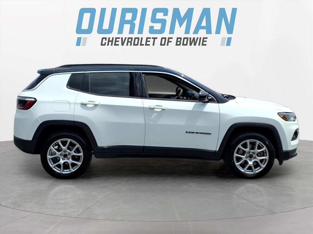 Used 2025 Jeep Compass Limited AWD/4WD image 2