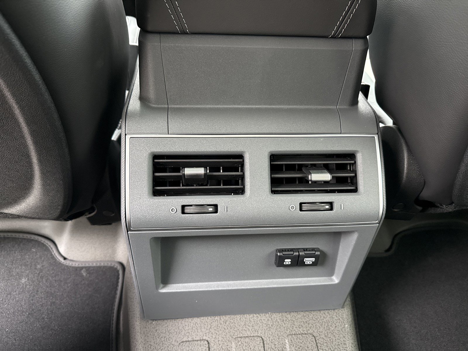 Used 2025 INEOS Grenadier Station Wagon AWD/4WD image 27