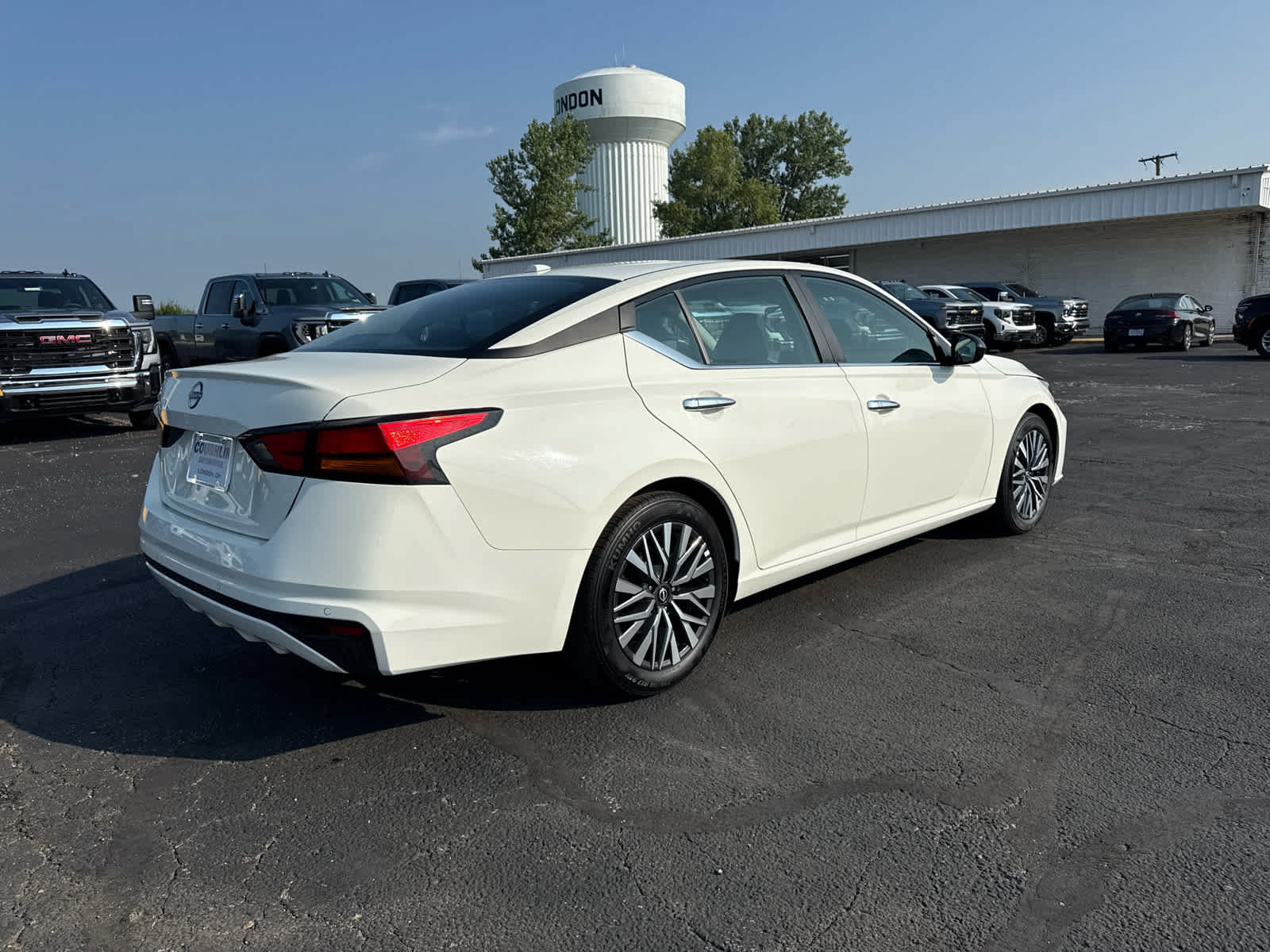 Used 2025 Nissan Altima 2.5 SV FWD image 5