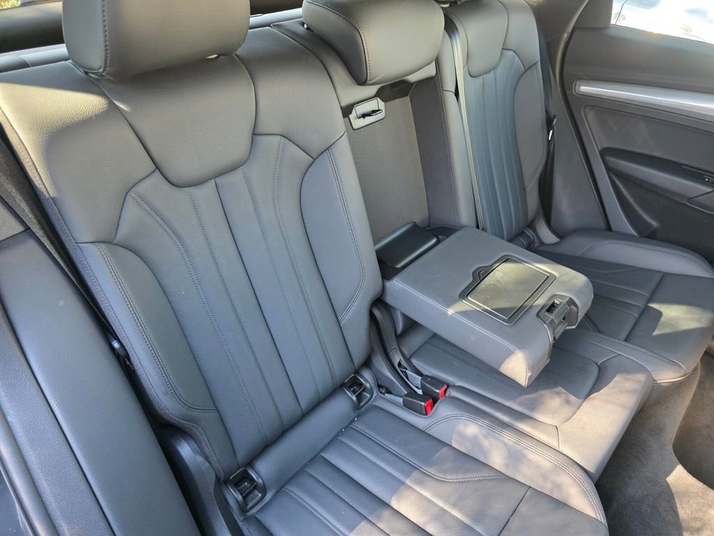 Used 2020 Audi Q5 2.0T Premium w/ Titanium Sport Package image 27