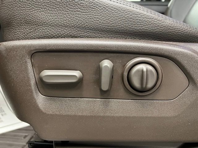 Used 2022 GMC Sierra 3500 Denali w/ Denali Ultimate Package AWD/4WD image 22