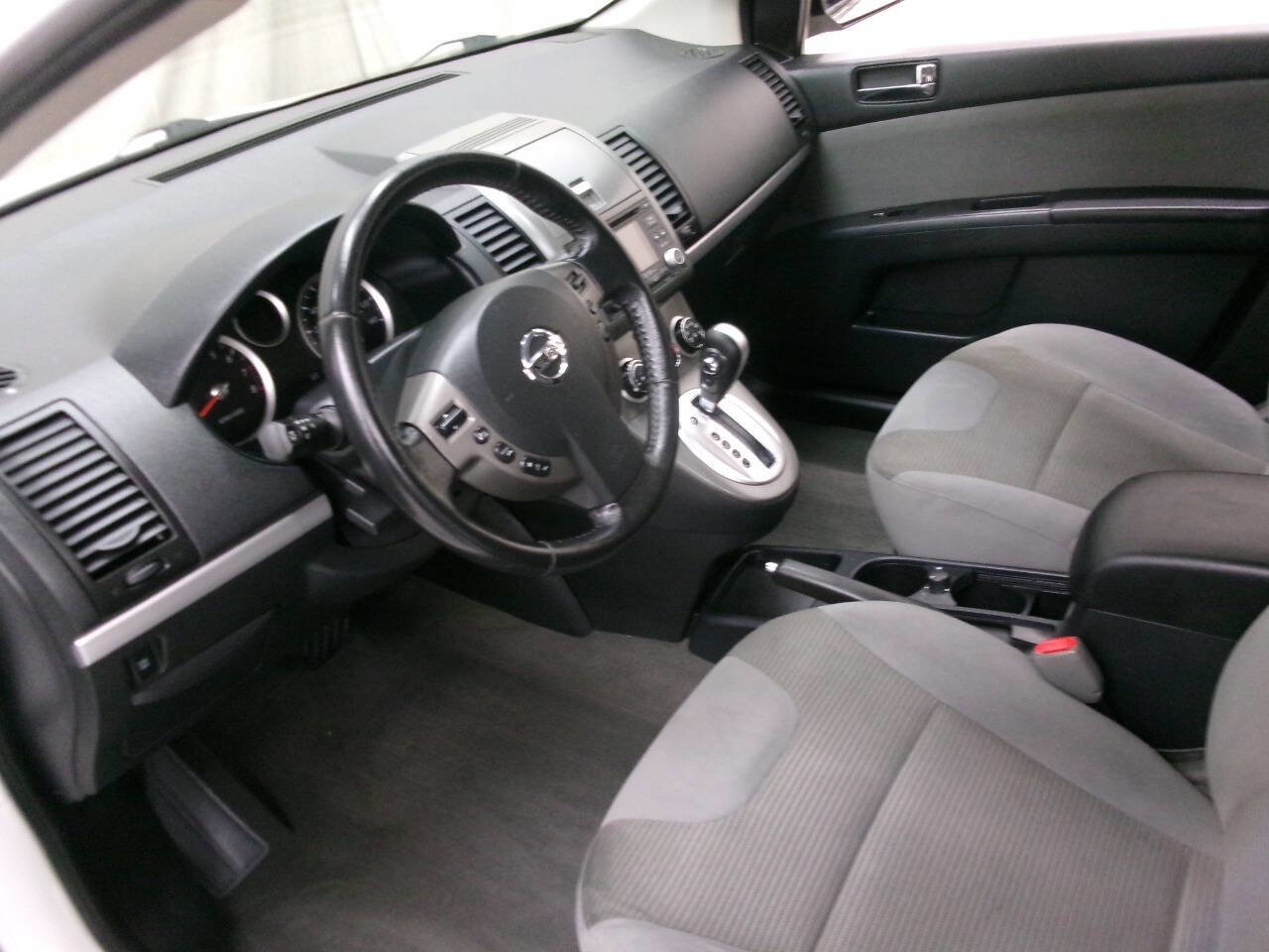 Used 2011 Nissan Sentra 2.0 SR w/ Convenience Pkg image 14