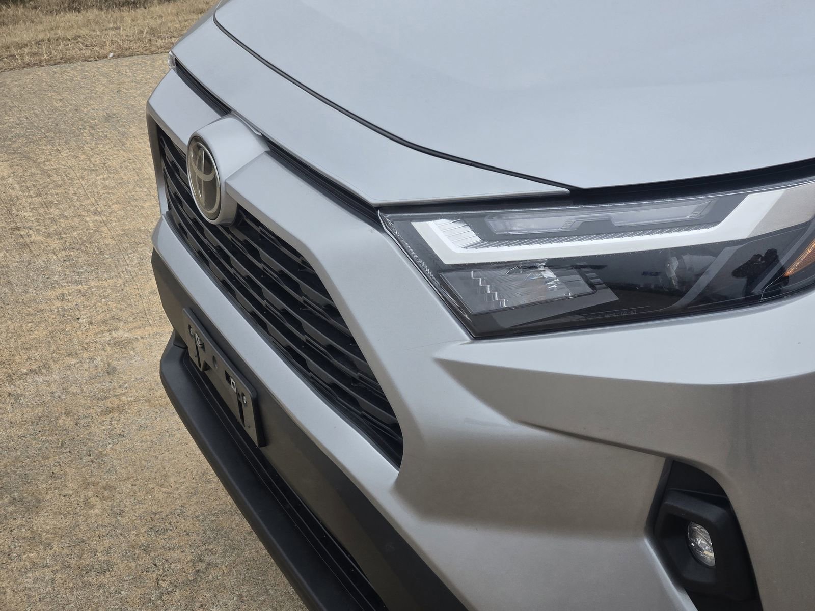 Used 2023 Toyota RAV4 XLE Premium image 10