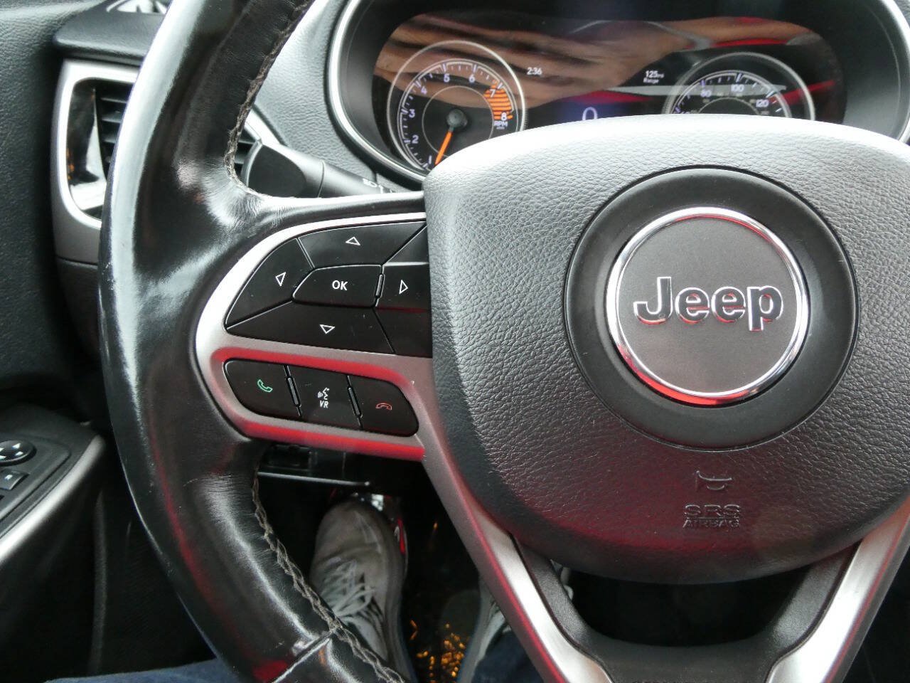 Used 2019 Jeep Cherokee Limited AWD/4WD image 10