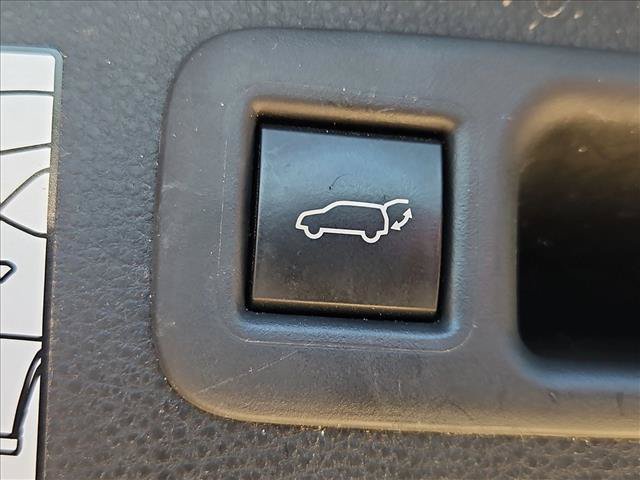 Used 2023 Toyota Highlander Bronze Edition FWD image 10