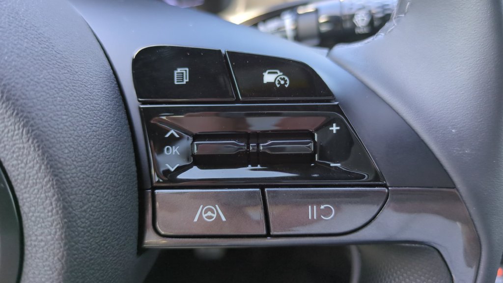 Certified 2025 Hyundai Elantra Sport FWD image 18