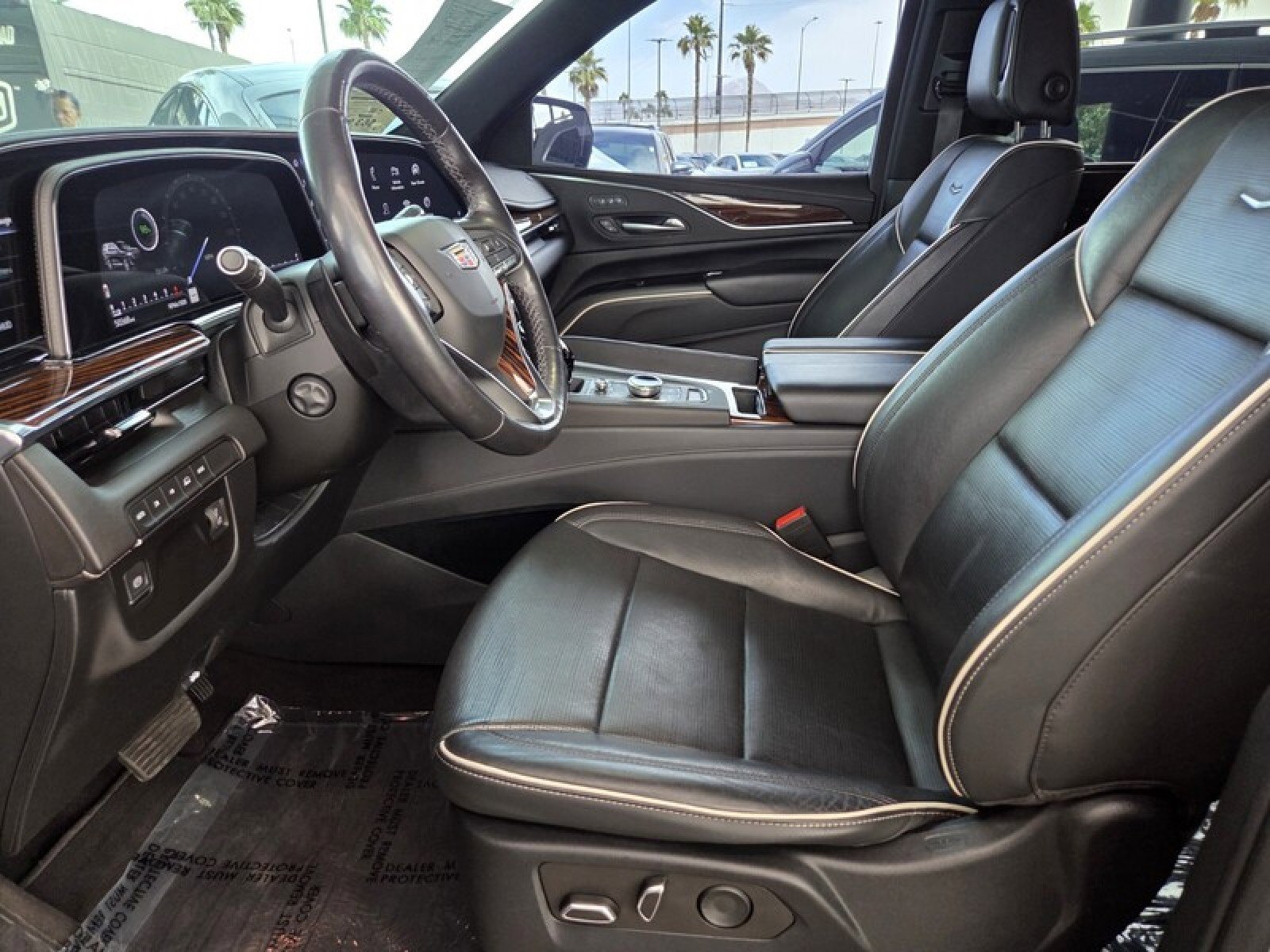 Used 2022 Cadillac Escalade Premium Luxury AWD/4WD image 13