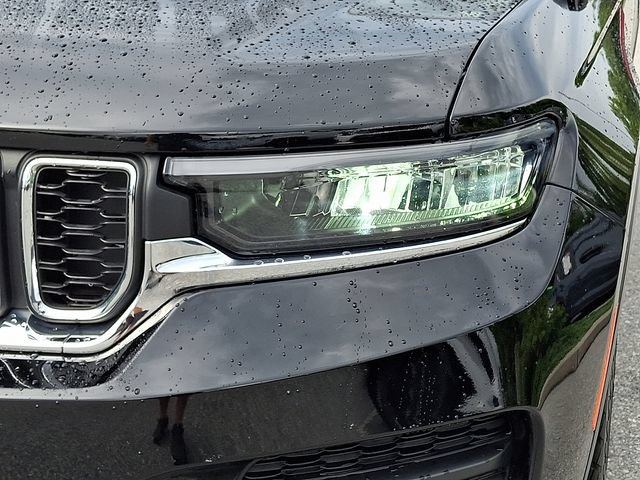 Used 2023 Jeep Grand Cherokee Laredo X AWD/4WD image 9
