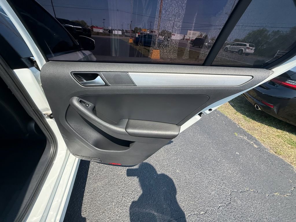 Used 2017 Volkswagen Jetta SE image 20