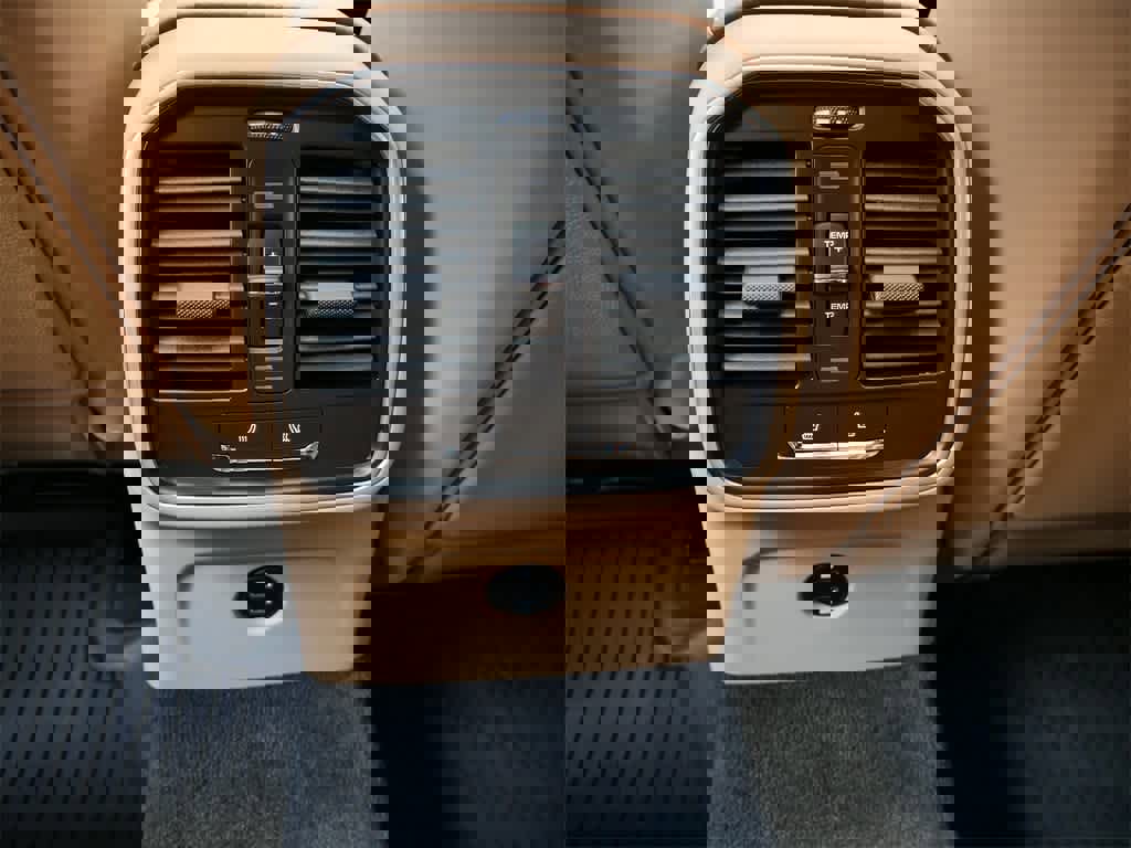 Used 2025 Porsche Macan image 15