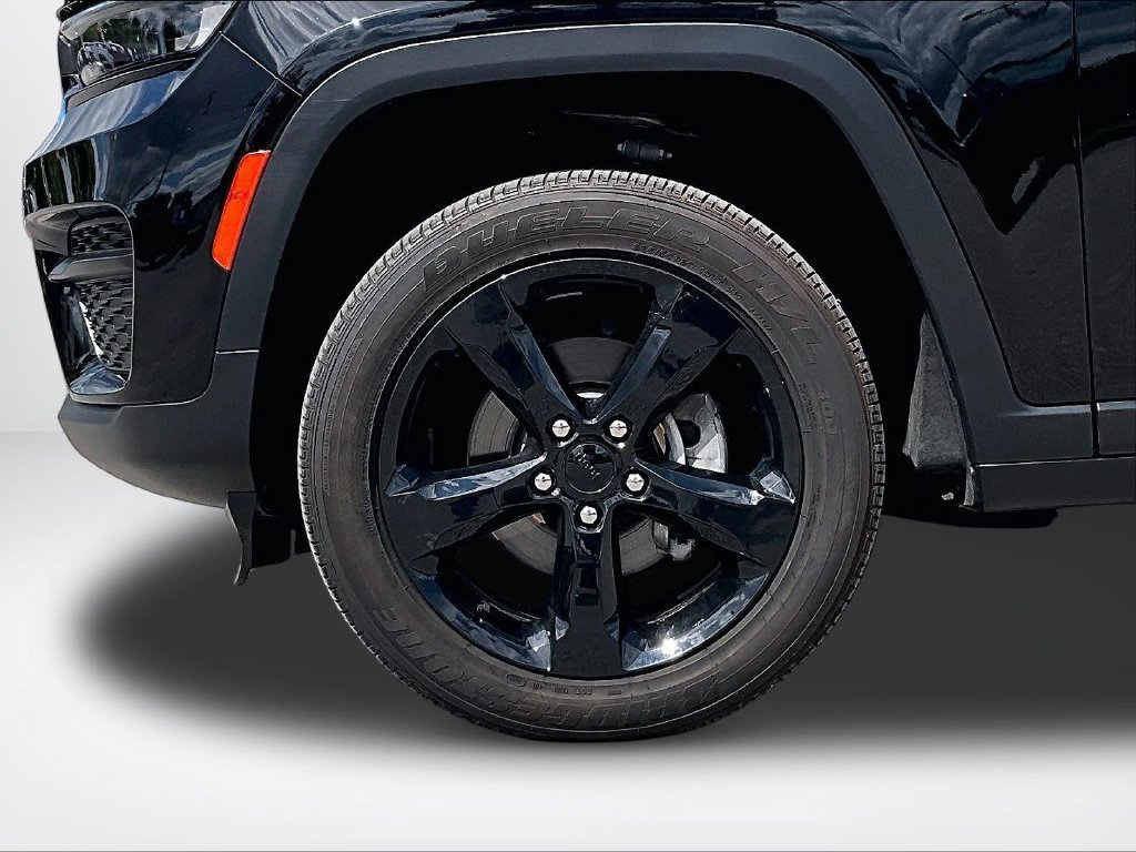 Used 2023 Jeep Grand Cherokee Altitude AWD/4WD image 10