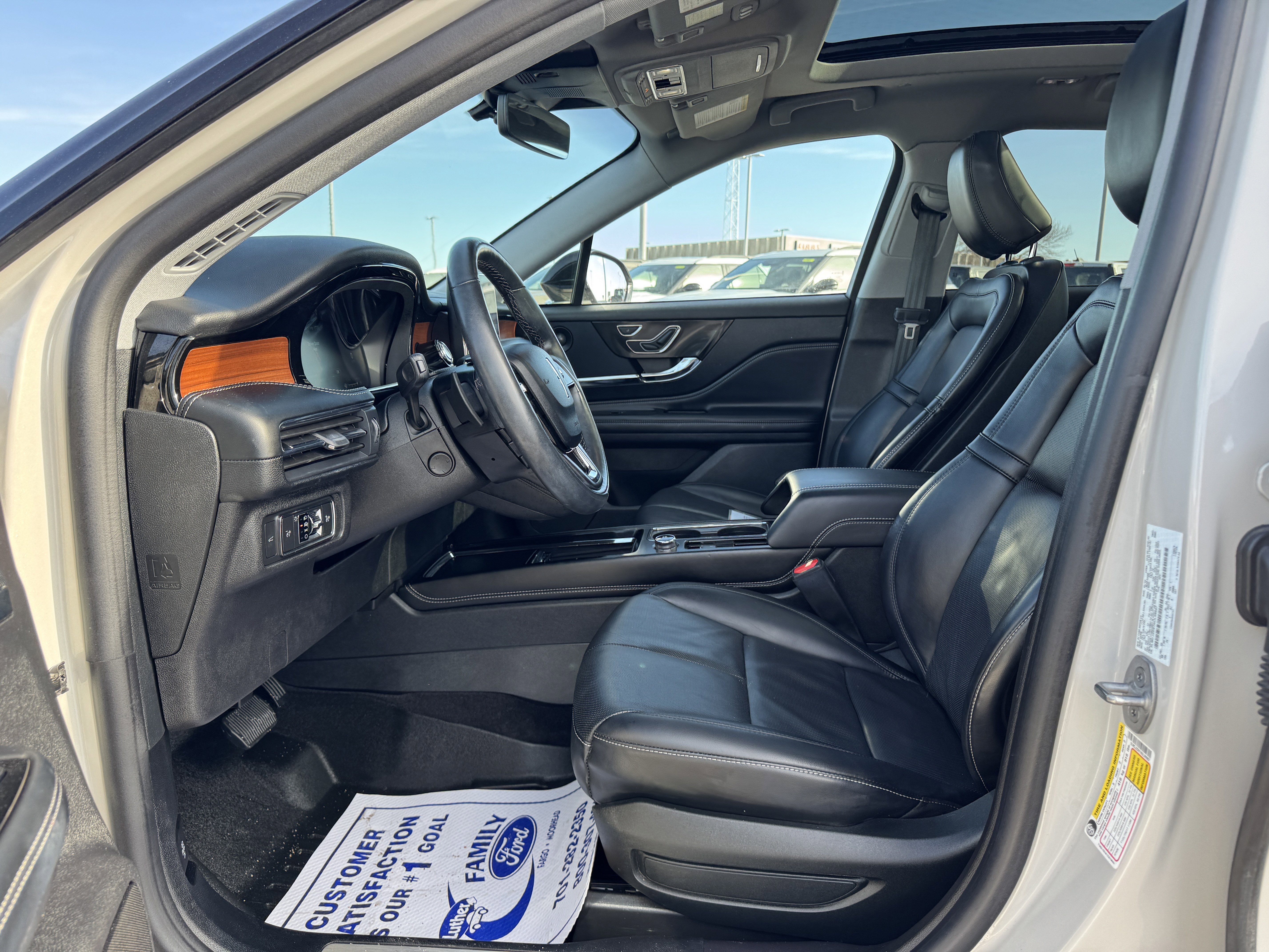 Used 2022 Lincoln Corsair Reserve w/ Luxury Package image 18