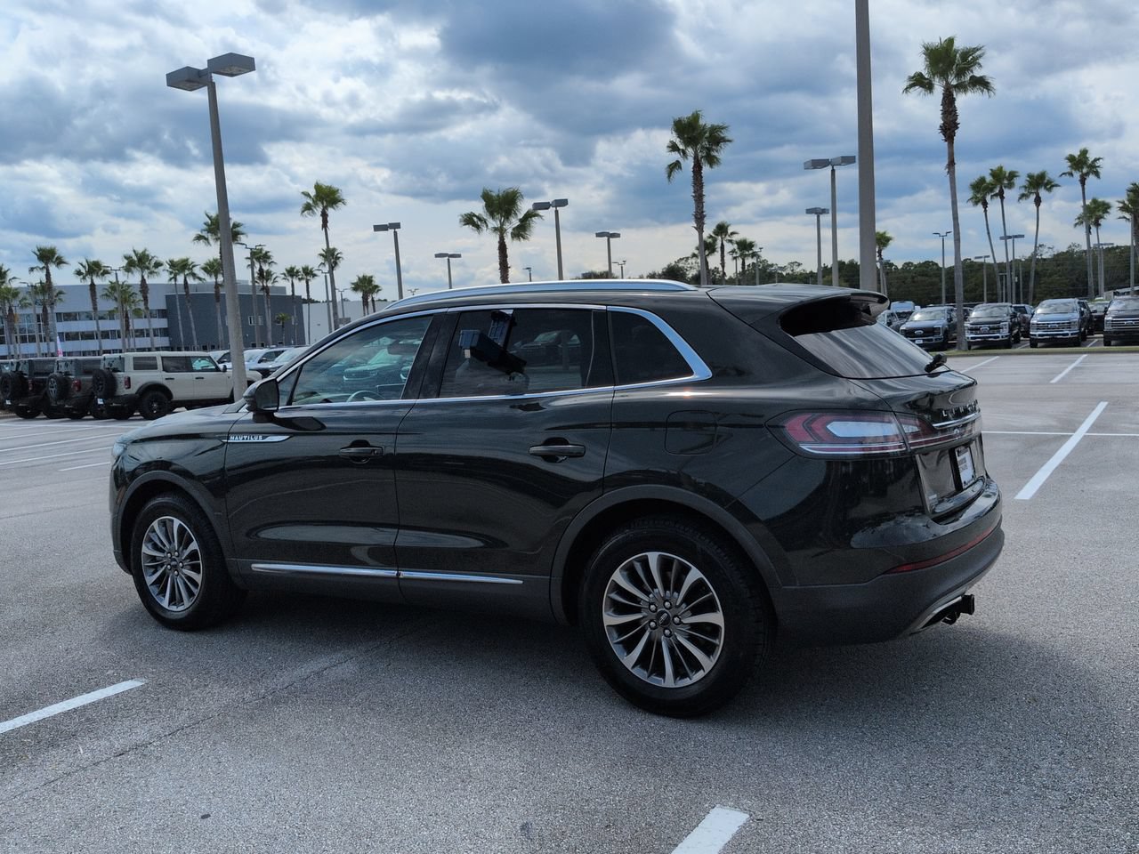 Used 2022 Lincoln Nautilus FWD w/ Premium Package image 6