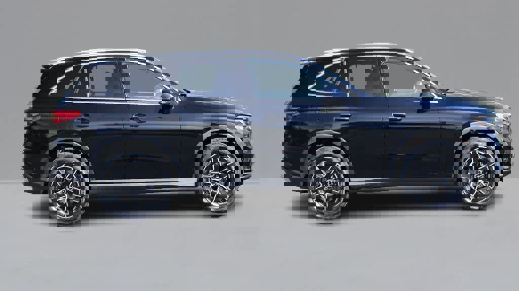 Used 2026 Mercedes-Benz GLC 300 4MATIC image 4