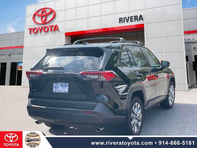 Used 2022 Toyota RAV4 XLE Premium AWD/4WD image 7