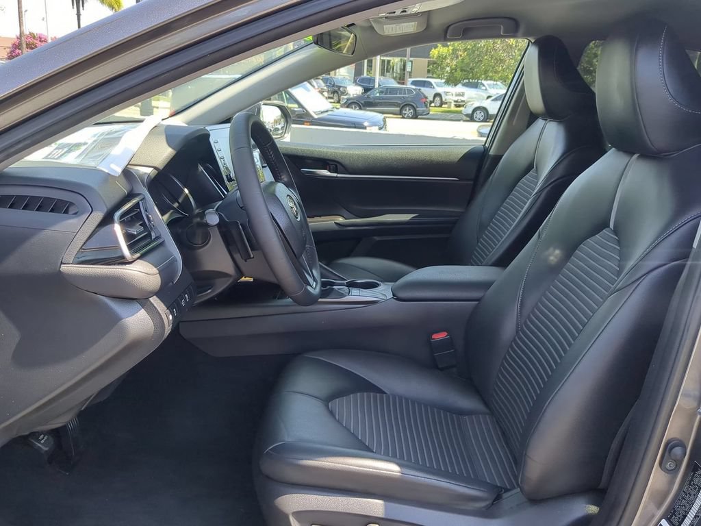 Used 2022 Toyota Camry SE w/ Carpet Mat Package (TMS) FWD image 22